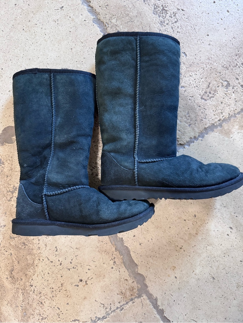 UGG Australia youth high boot SZ 4 Black